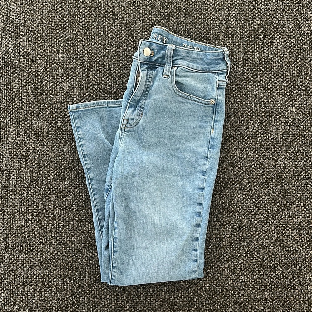 J CREW Curvy Mid-Rise Straight Jean (size 27)